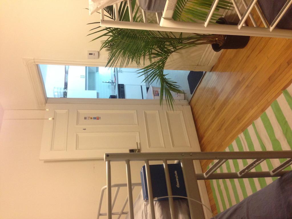 Courtyard Par Marriott Montreal Centre-Ville Room photo