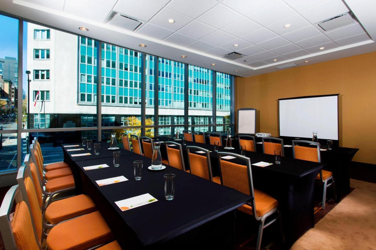 Courtyard Par Marriott Montreal Centre-Ville Exterior photo