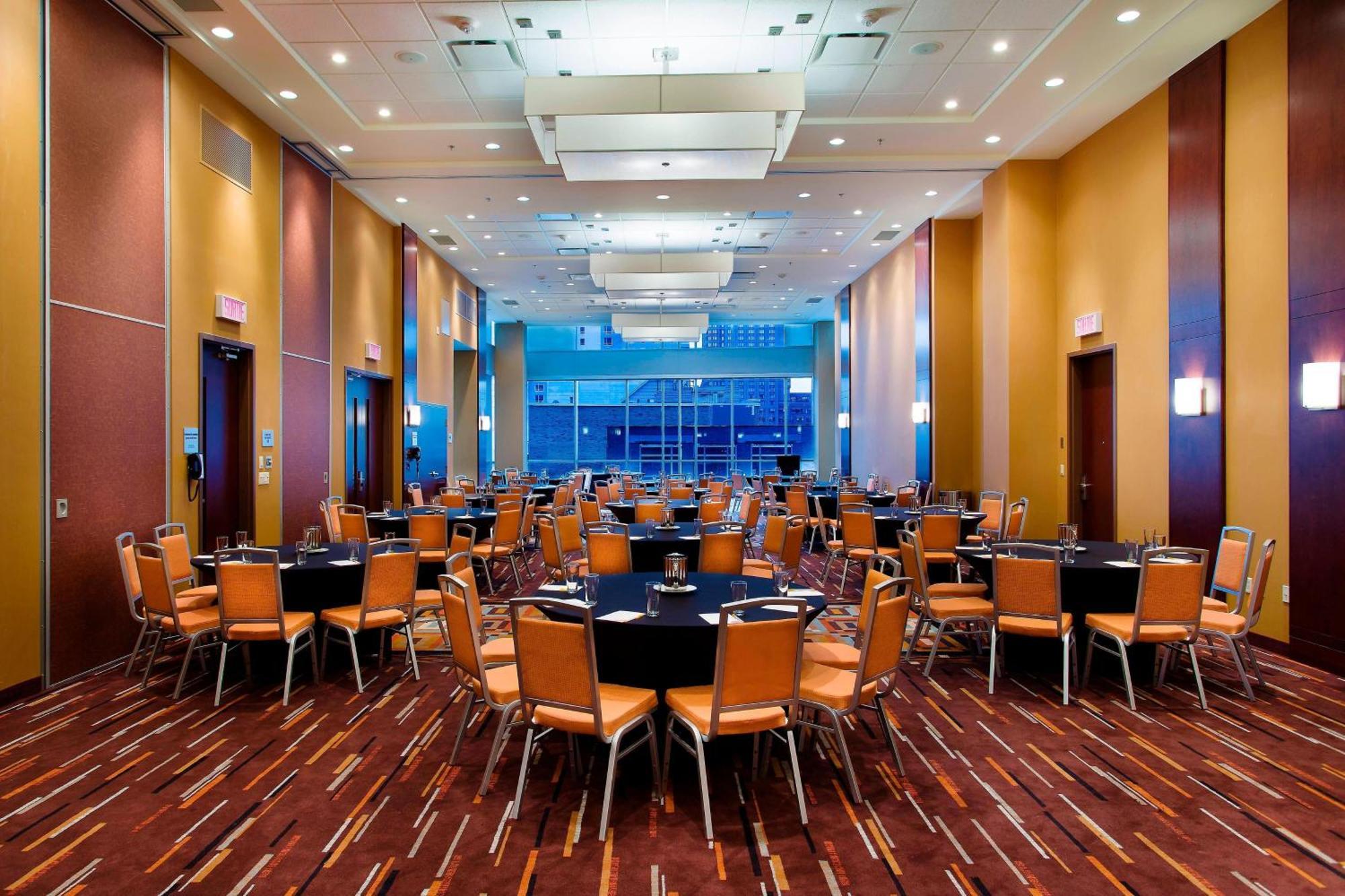 Courtyard Par Marriott Montreal Centre-Ville Exterior photo
