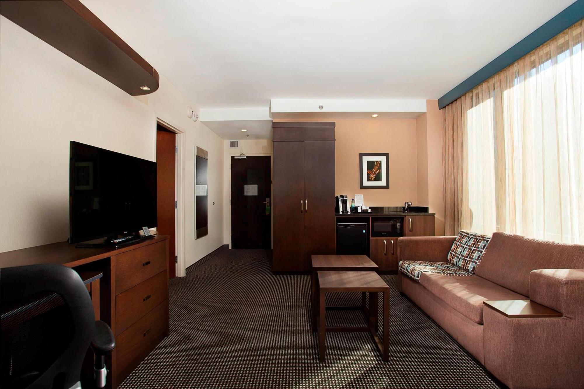 Courtyard Par Marriott Montreal Centre-Ville Exterior photo