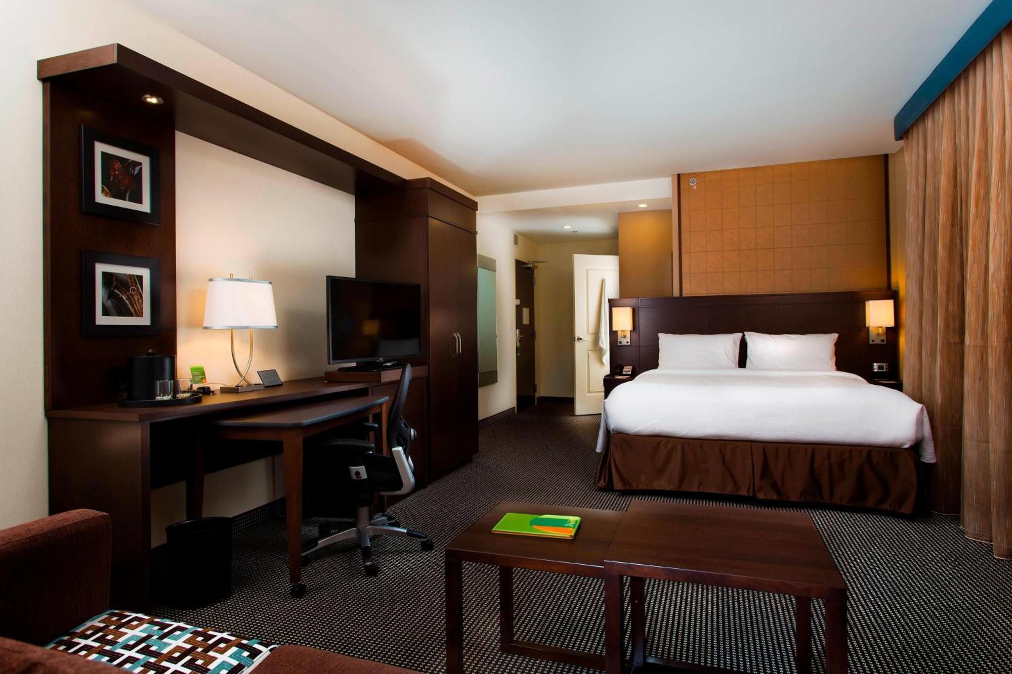 Courtyard Par Marriott Montreal Centre-Ville Exterior photo