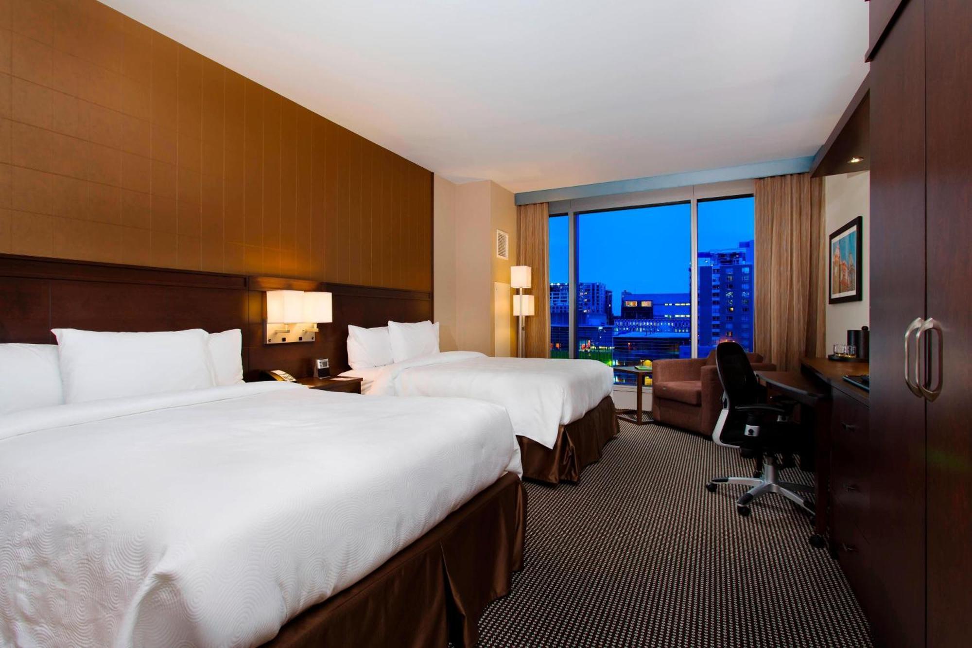 Courtyard Par Marriott Montreal Centre-Ville Exterior photo