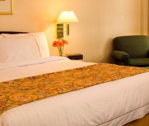 Courtyard Par Marriott Montreal Centre-Ville Room photo