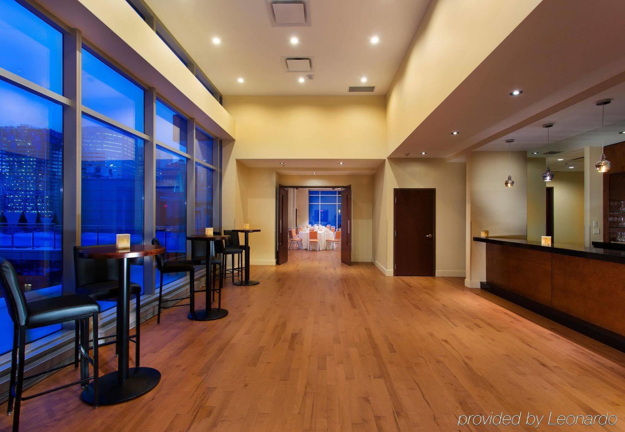 Courtyard Par Marriott Montreal Centre-Ville Exterior photo