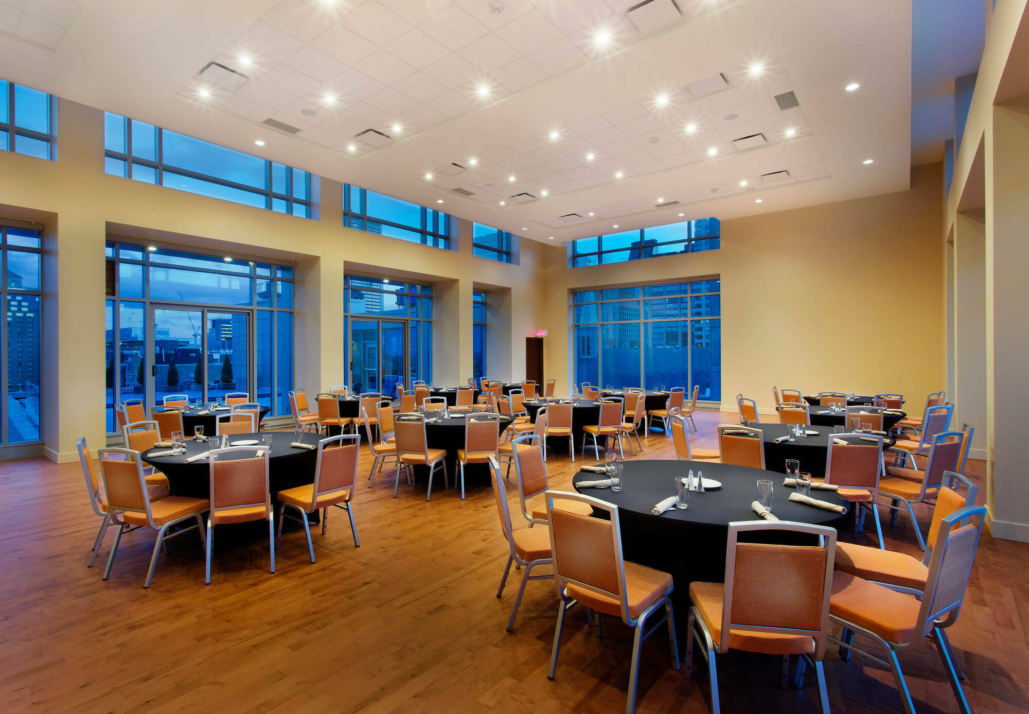 Courtyard Par Marriott Montreal Centre-Ville Exterior photo